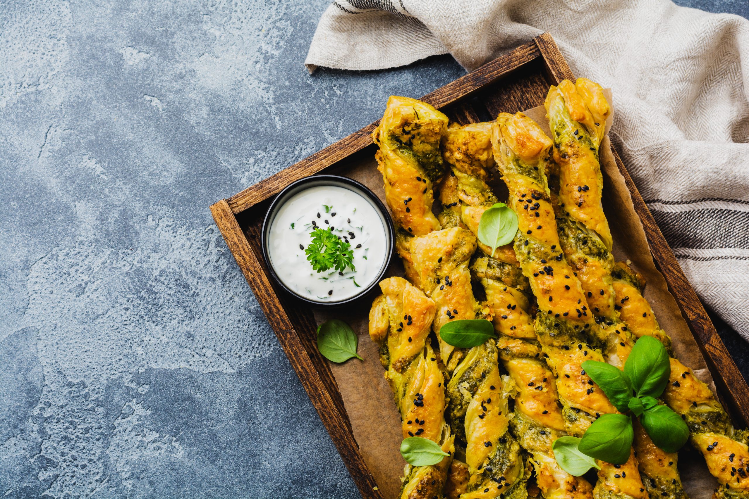 Grissini di sfoglia <br>con pesto