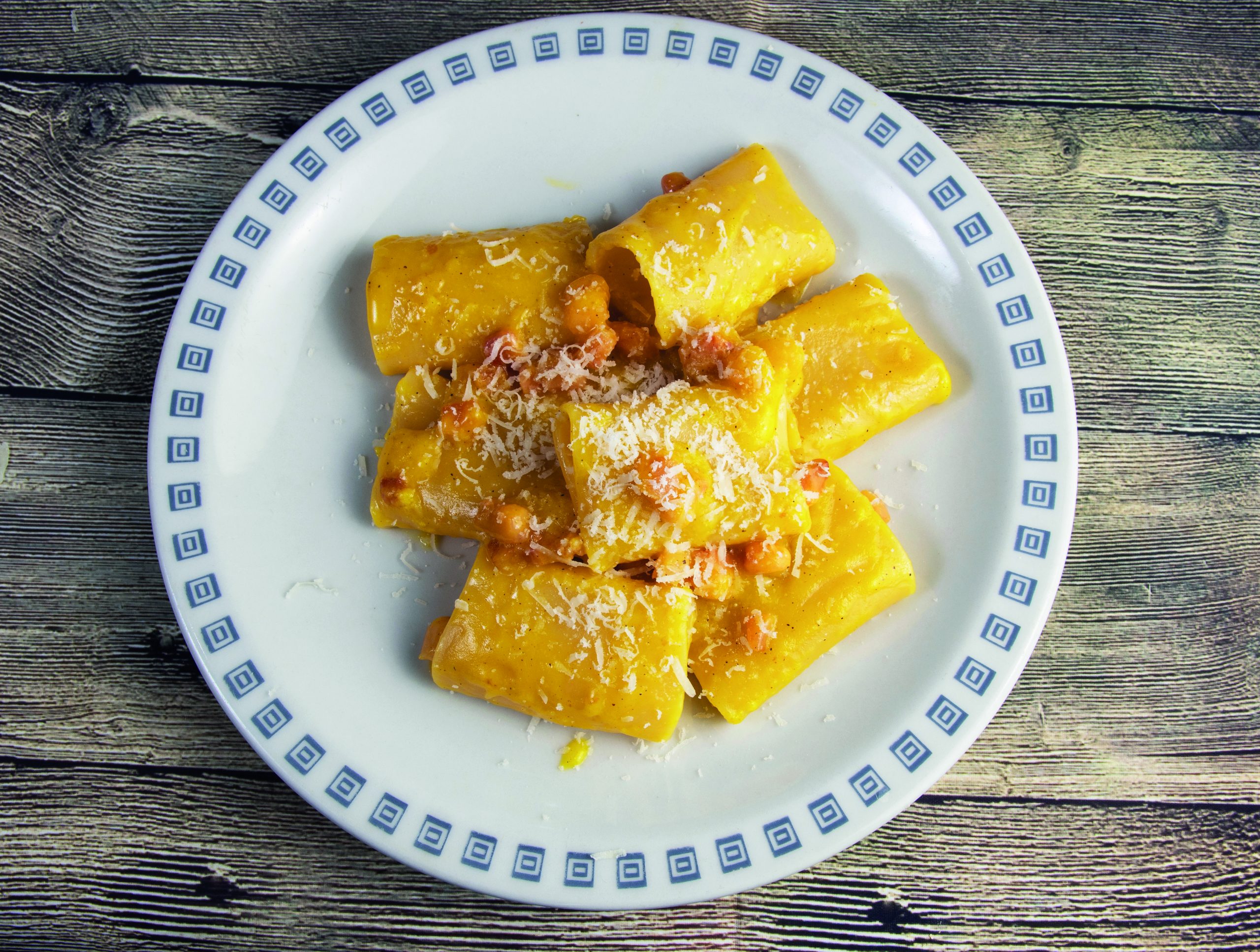 Paccheri con zafferano e salsiccia