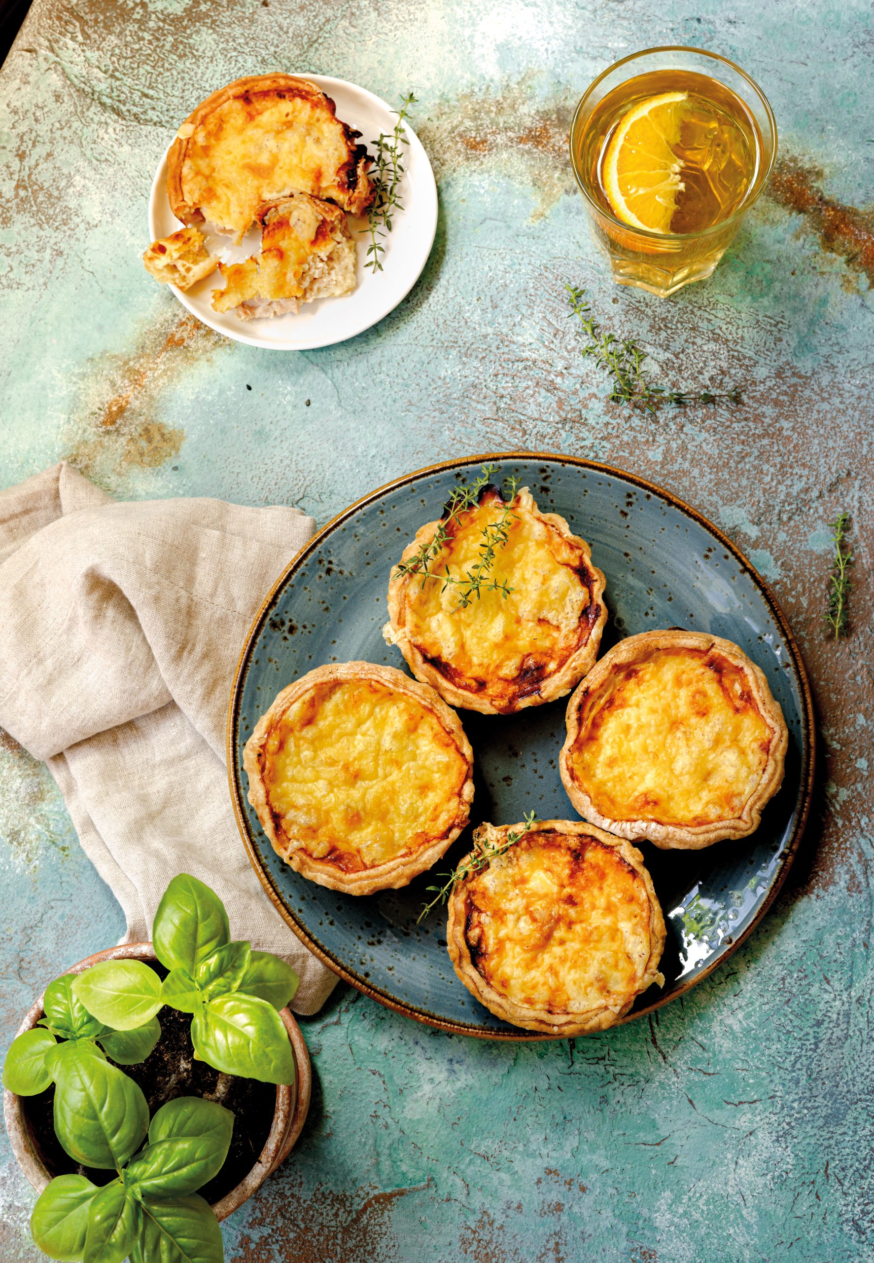 Mini quiche con prosciutto cotto e taleggio