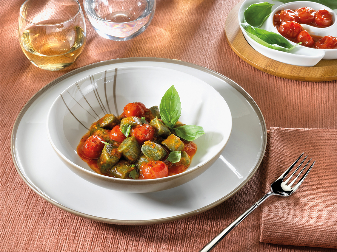 Gnocchi alla rucola con pomodori e parmigiano