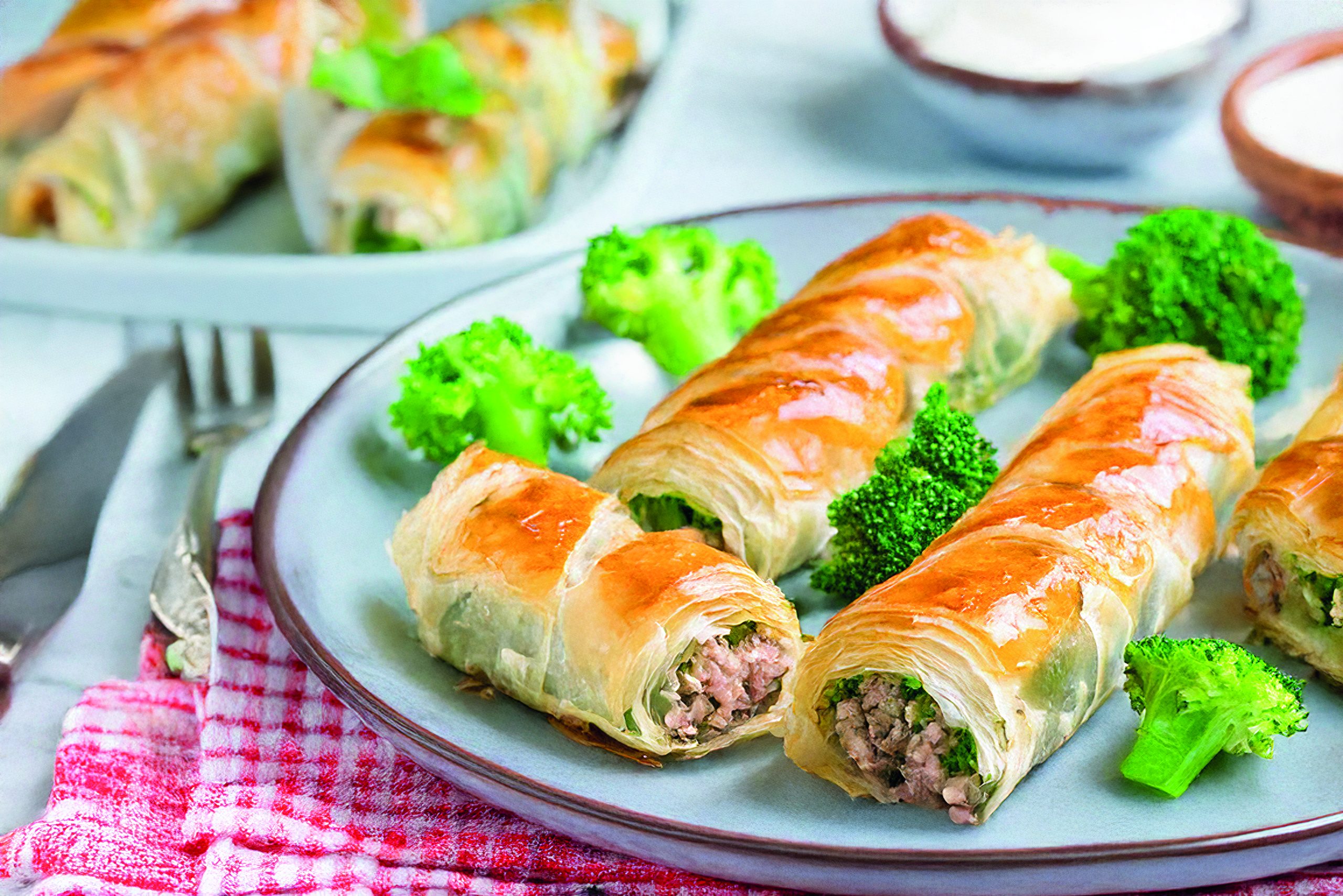 INVOLTINI DI PASTA FILLO CON BROCCOLETTI E SALSICCIA